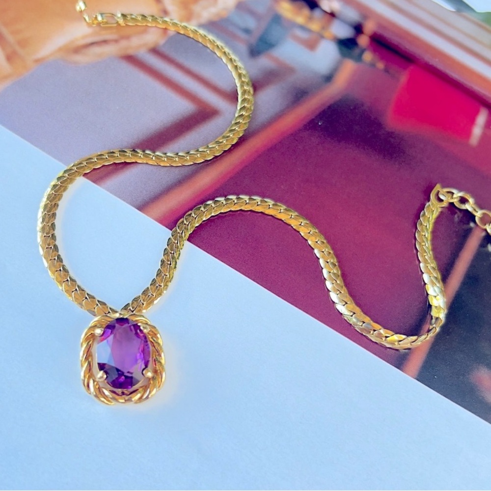 Dior vintage necklace in heartbeat purple EUC no flaws
